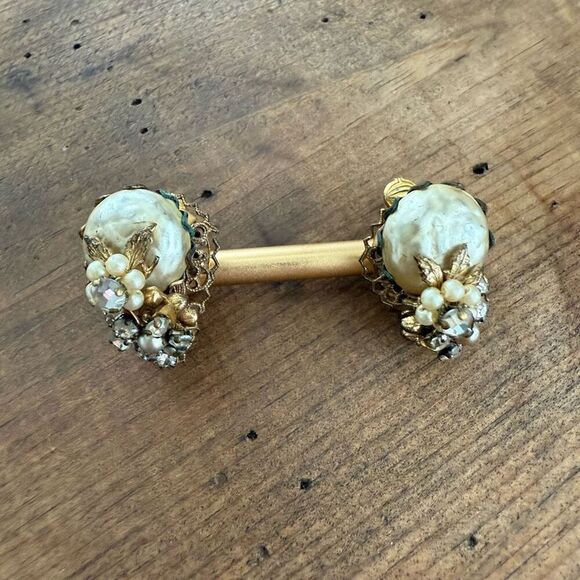 Vintage 50s Robert Signed Clip On Earrings Pearl Rhinestone Gold - Picture 1 of 7